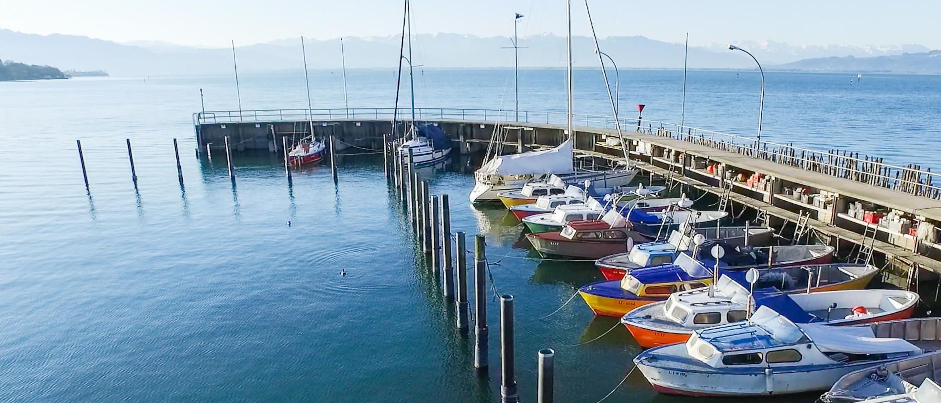 Halbinsel Wasserburg mit Kirche und Schloss am Bodensee
